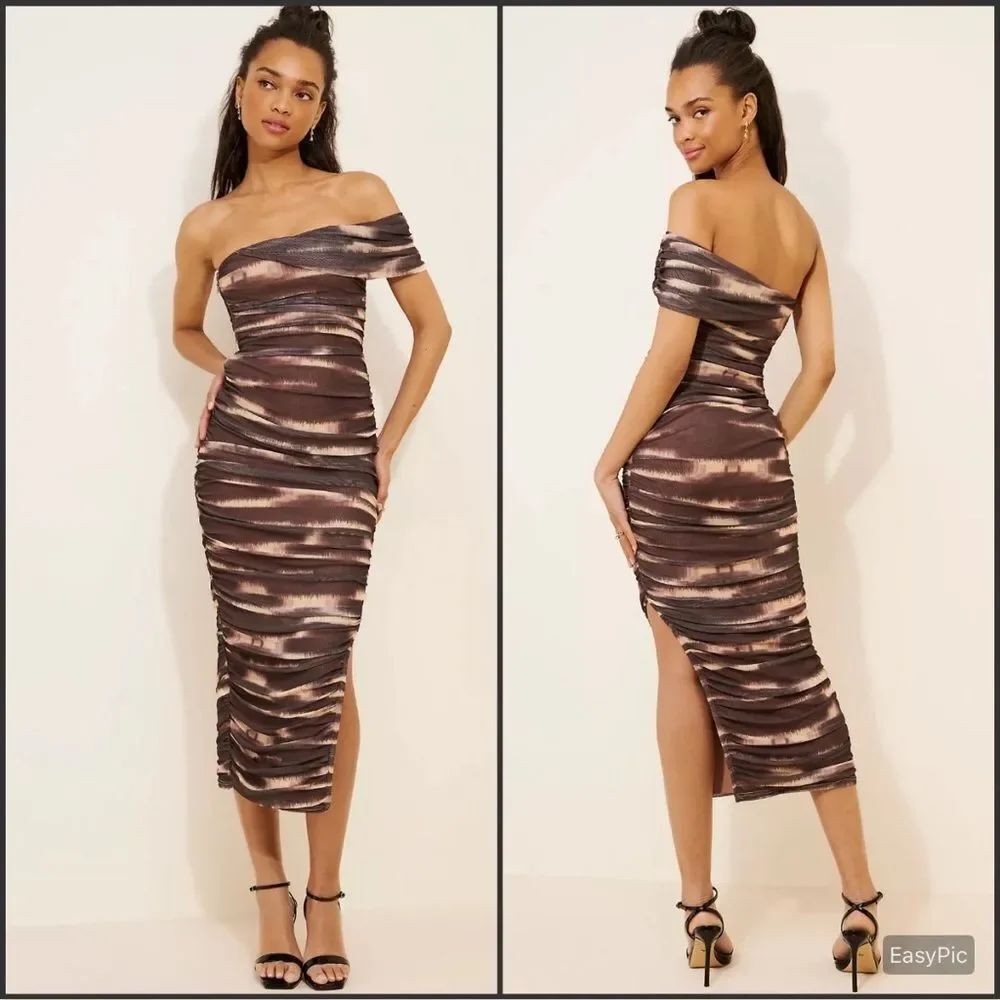 NWT Elliatt Miley Fitted Midi Dress